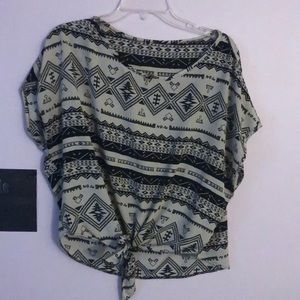 Boxy Aztec tie front t